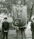 Alumnos del Liceo Industrial A Nº 74 de Maipú, con su Estandarte, junto al monolito recordatorio.
