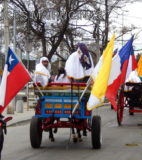 Banderas de Chile, que encarnan la patria, y del Vaticano, en homenaje al Papa, son los emblemas propios del Cuasimodo.