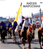 Cuasimodistas participantes en la peregrinación anual, por la Avda. 5 de Abril llegando al Templo Votivo de Maipú.