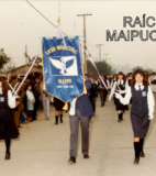 Delegación del Liceo Municipal de Maipú, durante uno de los desfiles conmemorativos.