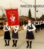 Desfile de la delegación de la Escuela de Niñas Nº 169 General San Martín de Maipú.