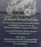 Detalle del artístico galvano recibido por el Director de RAÍCES MAIPUCINAS, de manos de la Administración y Asociación Gremial de Comerciantes del Mercado, en su 40º aniversario.