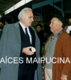 El antiguo, querido y conocido comerciante, Sr. Braulio Santibáñez, conversa con el Diputado, Sr. Angel Fantuzzi Hernández.