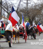 Gran cantidad de coches participan en la peregrinación de Cuasimodo a Maipú.