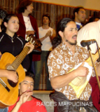 La comunidad de Isla de Pascua que reside en Chile continental, participa activamente en esta Eucaristía anual con sus instrumentos y cantos típicos.