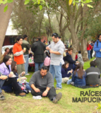Mucha juventud, especialmente secundarios y universitarios isleños, toman parte de esta tradicional celebración religiosa en Maipú.