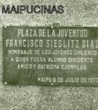 Placa de bronce conmemorativa, en honor del dirigente juvenil Francisco Sieglitz Díaz.