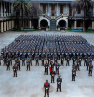 Una de las últimas formaciones de la Escuela, en el Patio de Honor de su histórico Cuartel de la Avda. Blanco Encalada, en el centro de Santiago.