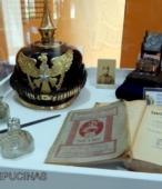 Valiosos y antiguos objetos de uso militar, se exhiben en la Sala Histórica, en el Cuartel de Rinconada de Maipú.