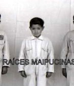 Alumnos de Educación Primaria de la Escuela Parroquial Nº 325 Carolina Llona de Cuevas, de Maipú, en las décadas de 1960 y 1970 (109)