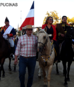 Alcaldesa de Maipú, Sra. Kathy Barriga, llega al lugar de la ceremonia montada a caballo (3)