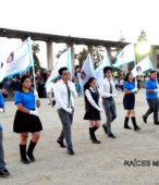 Delegaciones de todos los colegios de la Corporación Municipal de Maipú, tomaron parte en el desfile cívico efectuado en esta ocasión (1)