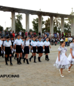 Delegaciones de todos los colegios de la Corporación Municipal de Maipú, tomaron parte en el desfile cívico efectuado en esta ocasión (13)